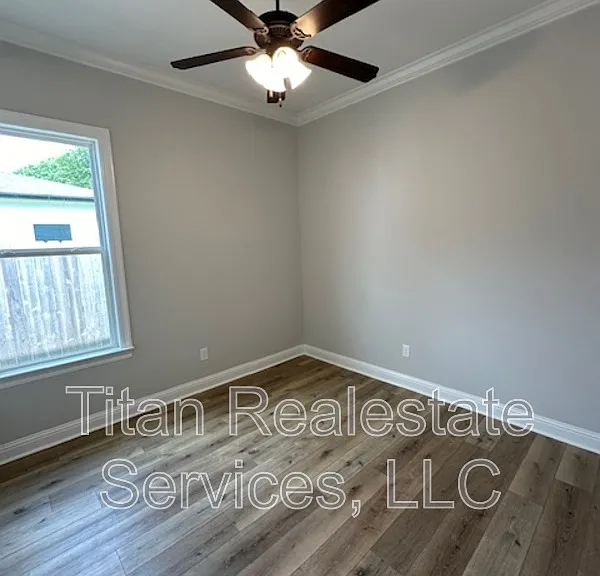 124 Jagged Grove Ln — Photo 12