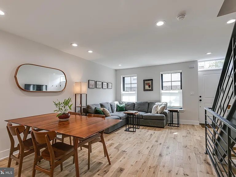 746 S Harshaw St — Photo 3