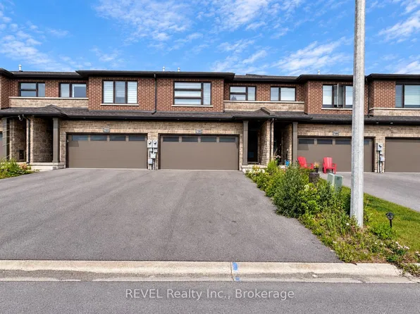 7397 Matteo Dr, Niagara Falls, ON L2H 3T3