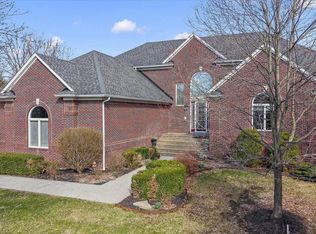 6120 Evanswood Rd, Troy, MI 48085