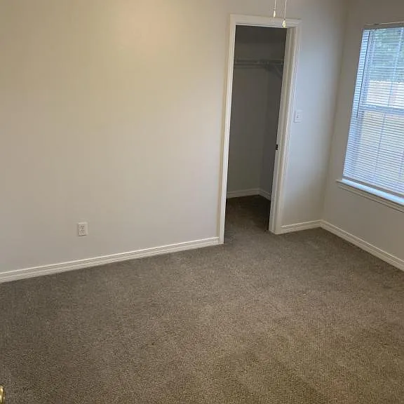 3236 Maplewood Dr — Photo 11