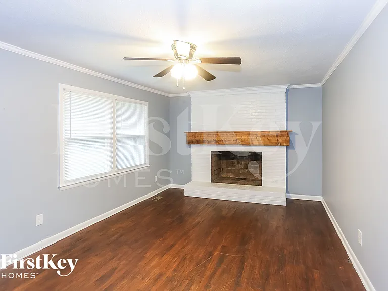 1502 Kingston Dr — Photo 4