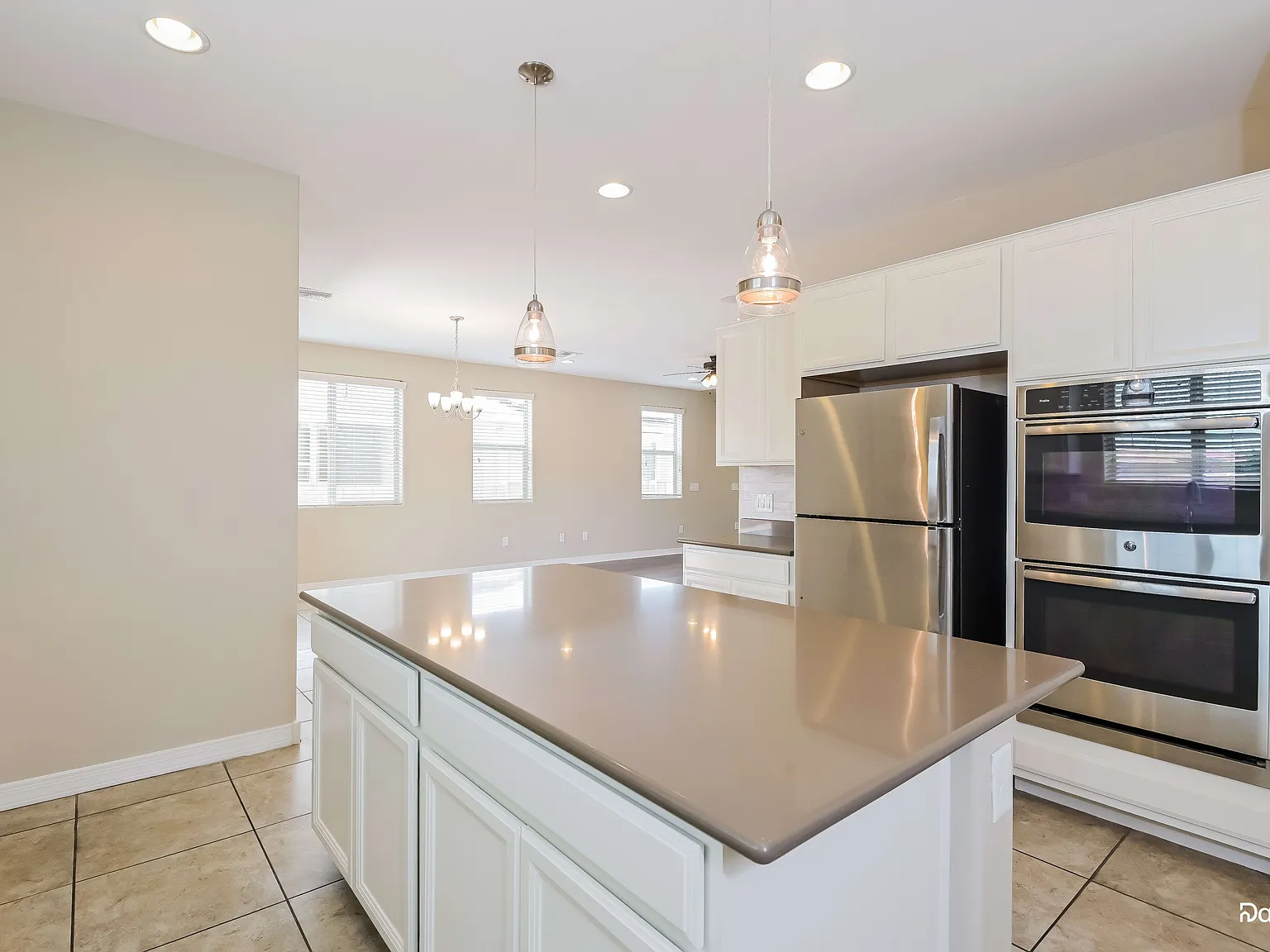 5 bed, 3.0 bath, 2362 sqft, $2,445 — Photo 2