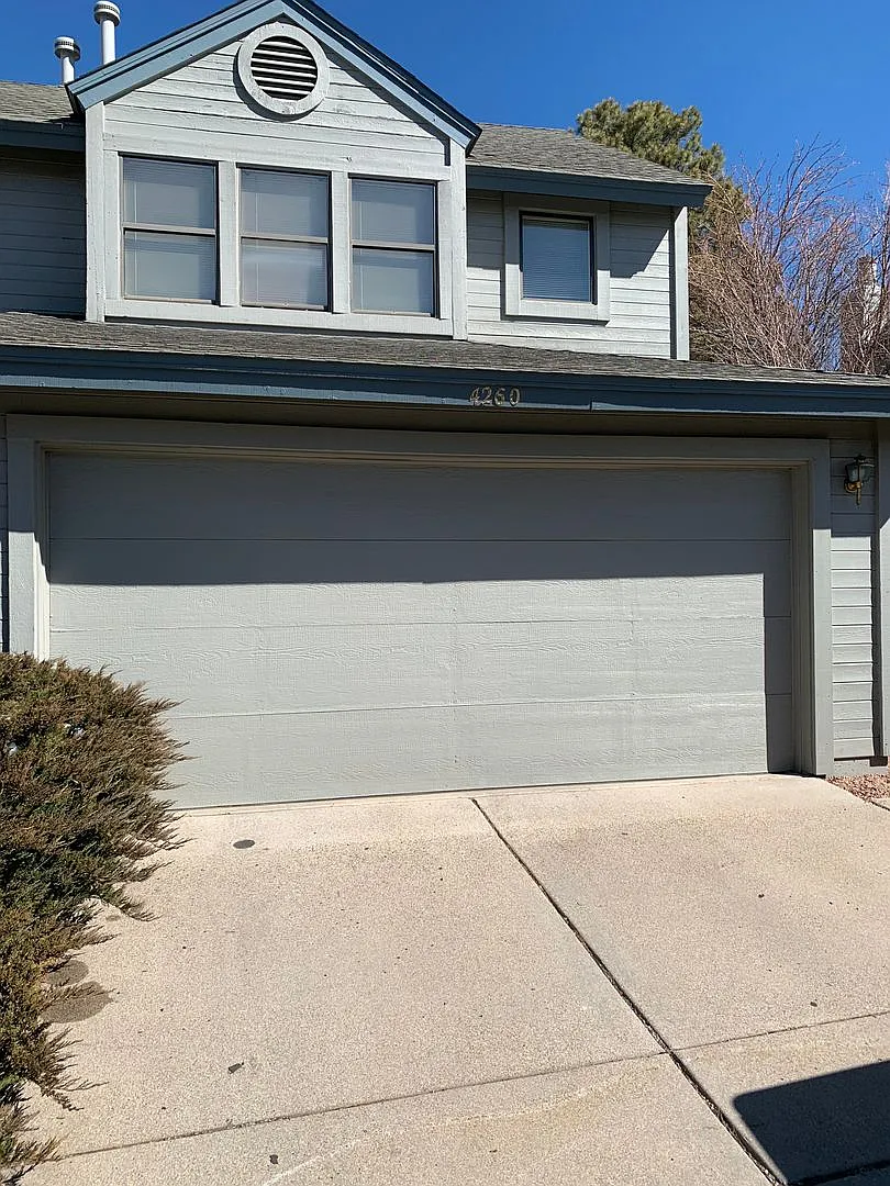 Beautiful Spring Meadows Home — Photo 1