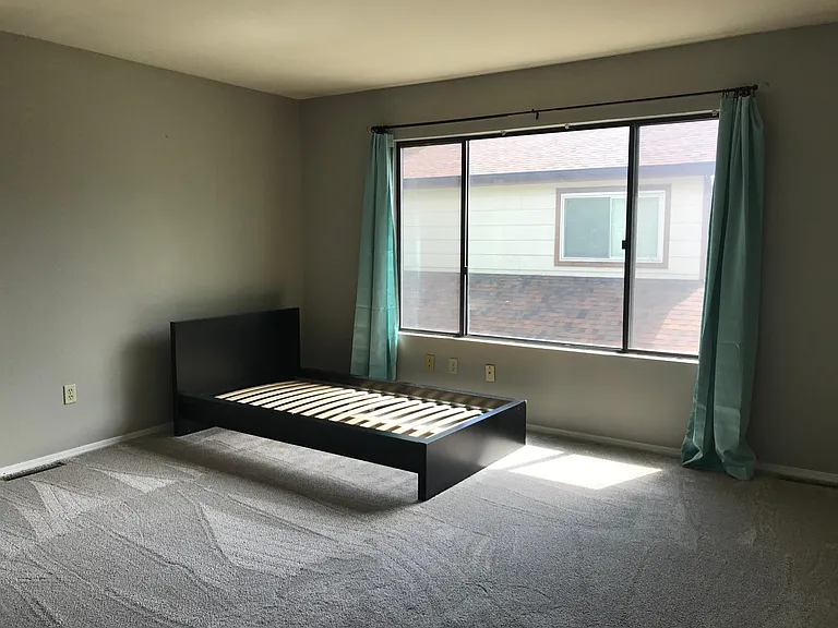 2426 S High St — Photo 31