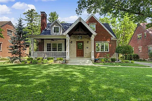 333 Thruston Blvd E Photo 1