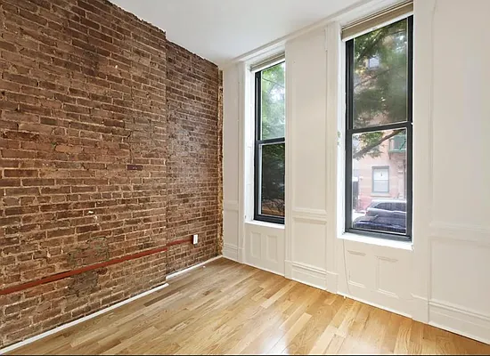 Rented by Coldwell Banker Warburg | media 9