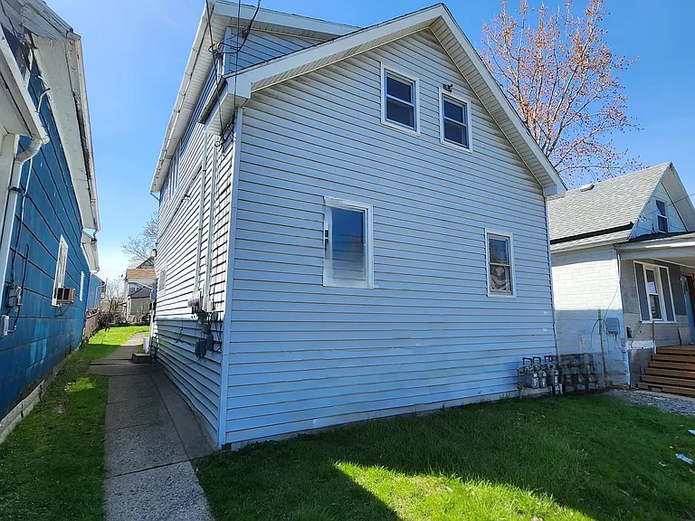 118 Detroit St — Photo 6