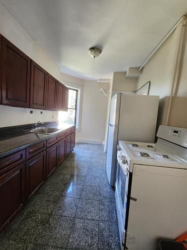 1st image of 460 Warburton Ave