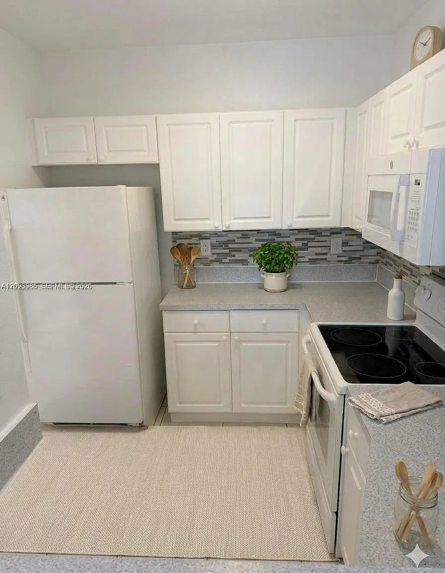 The Palms Condo — Photo 2
