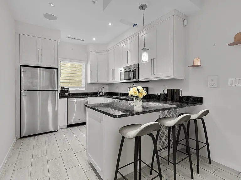 756 Park Rd NW #1 — Photo 5