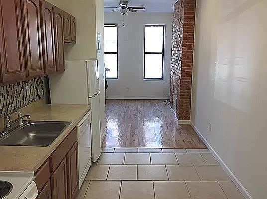2nd image of 216 Stanhope St APT 1L