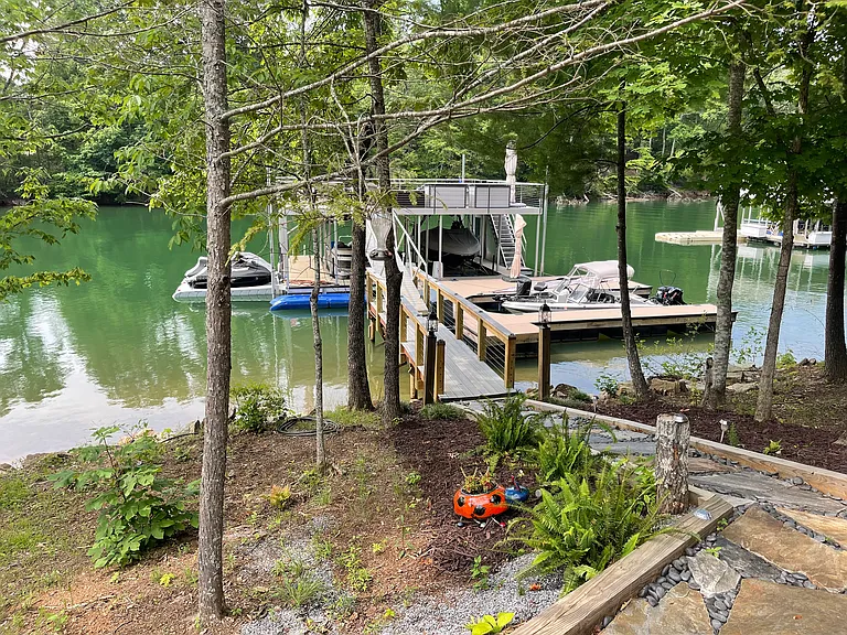 125 Bayshore Dr — Photo 16