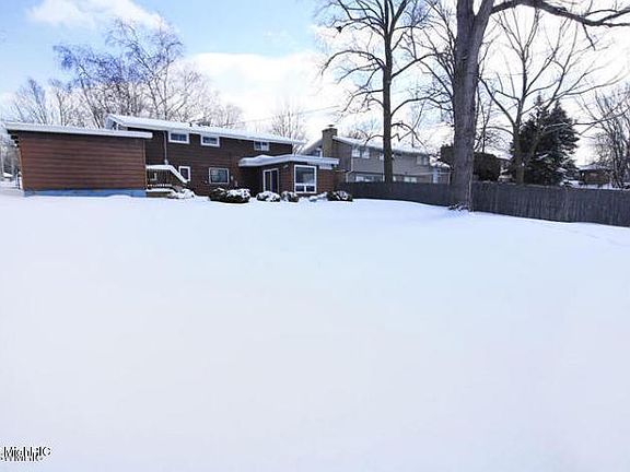 3rd image of 1451 Ball Ave NE