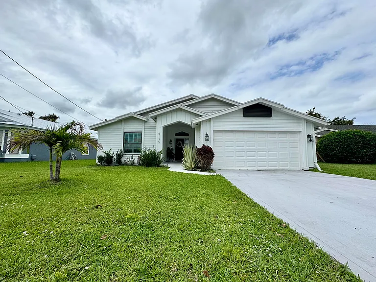 6135 Drake St — Photo 16
