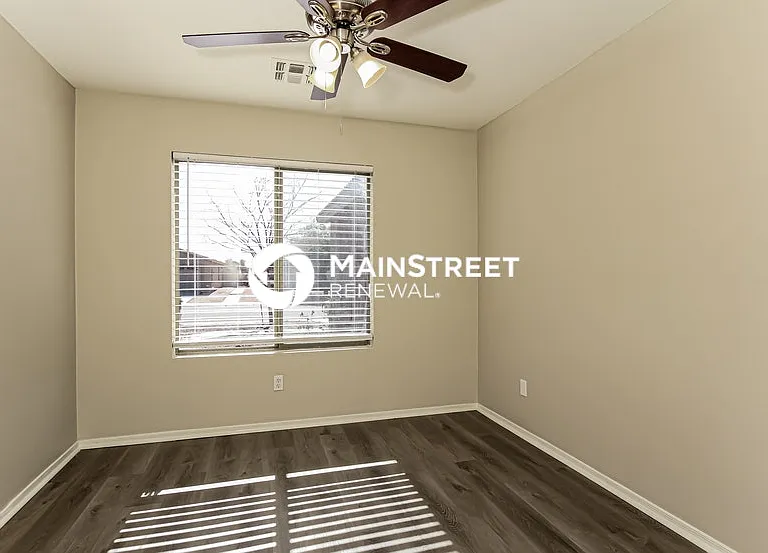 8818 W Loma Ln — Photo 10