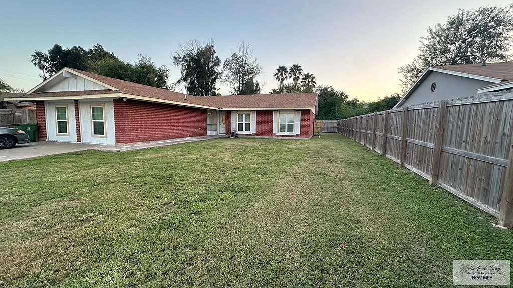 4 bed, 3.0 bath, 1882 sqft, $2,450 — Photo 2