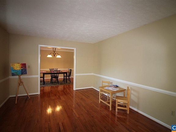 5th image of 572 Jefferson Dr