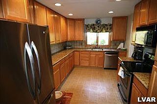 4th image of 919 Fairfield Ave