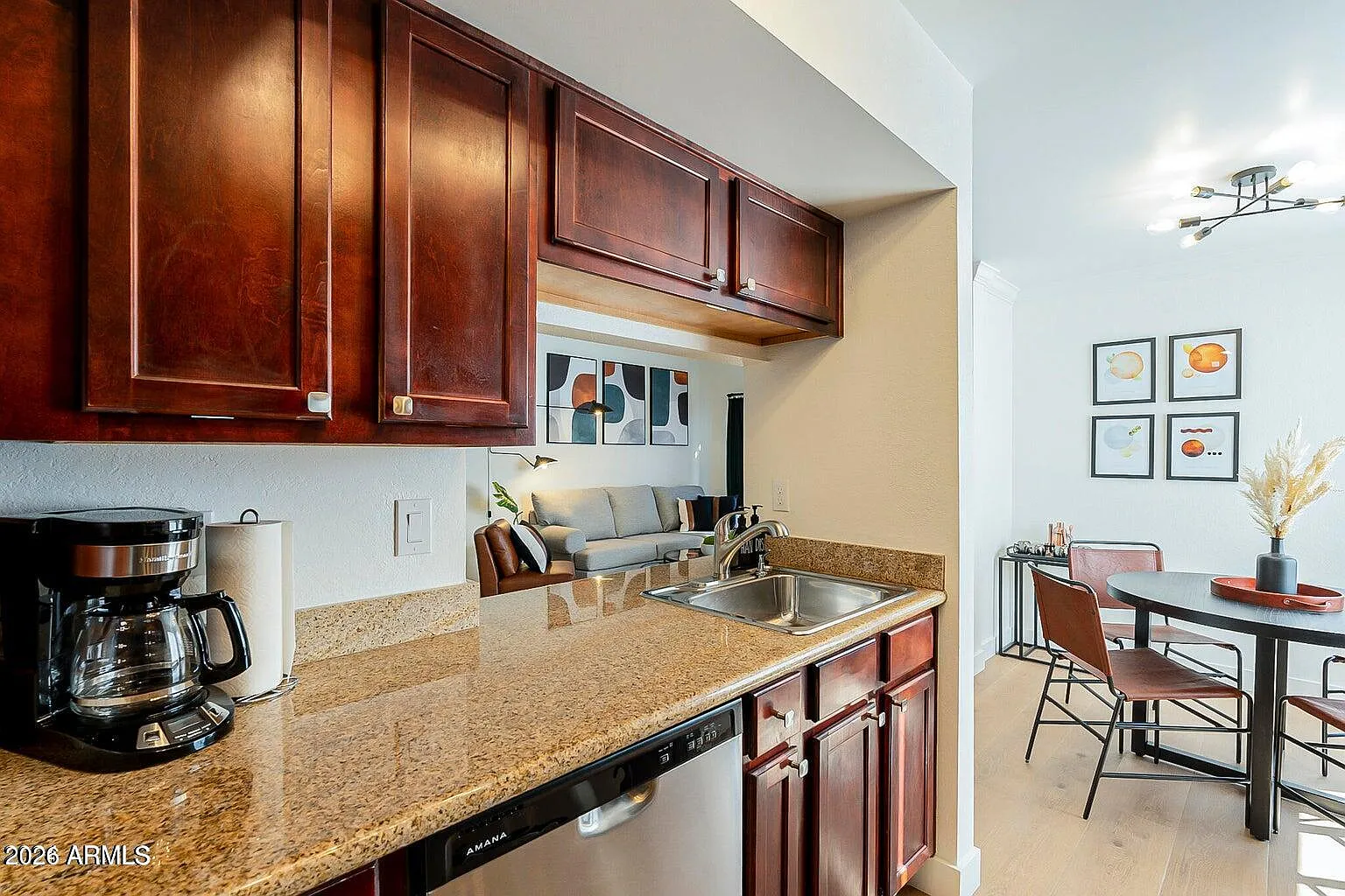 2 bed, 1.0 bath, 962 sqft, $1,950 — Photo 2