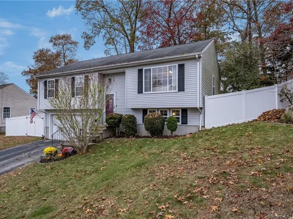 34 Wyngate Circle, Groton, CT 06355