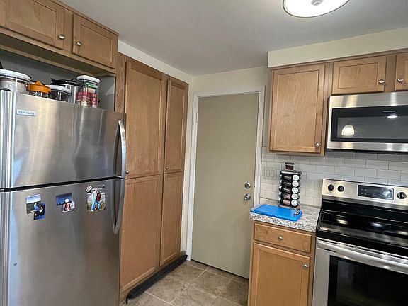4th image of 68 Wehrle Dr APT 4