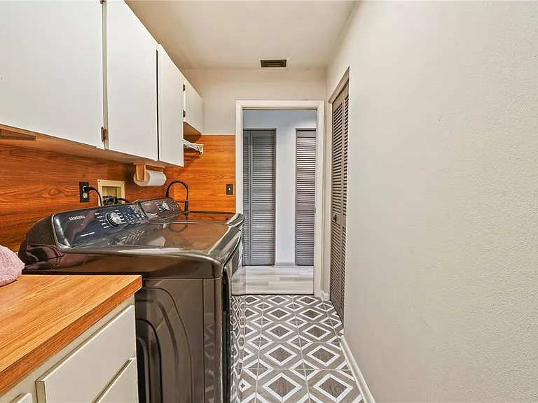 2906 Windridge Dr — Photo 32