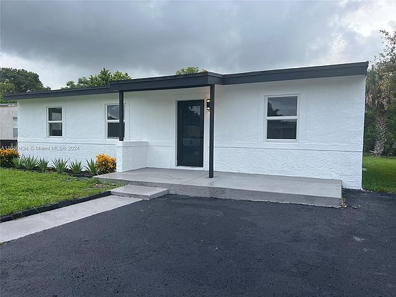 2nd image of 1420 NW 13th Pl