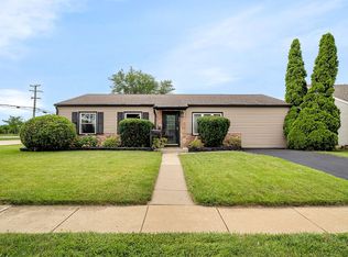 521 Amherst Ave, Romeoville, IL 60446
