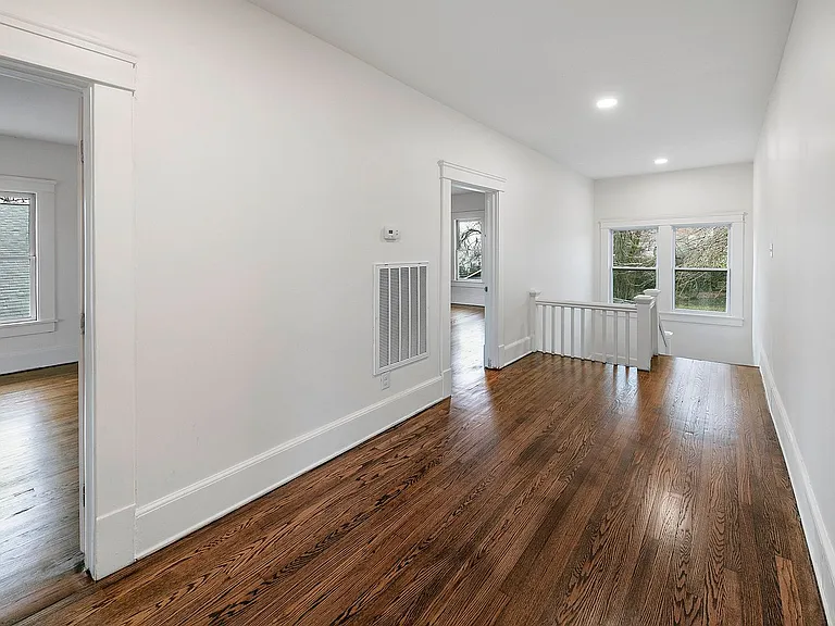 104 E Glenwood Ave — Photo 29