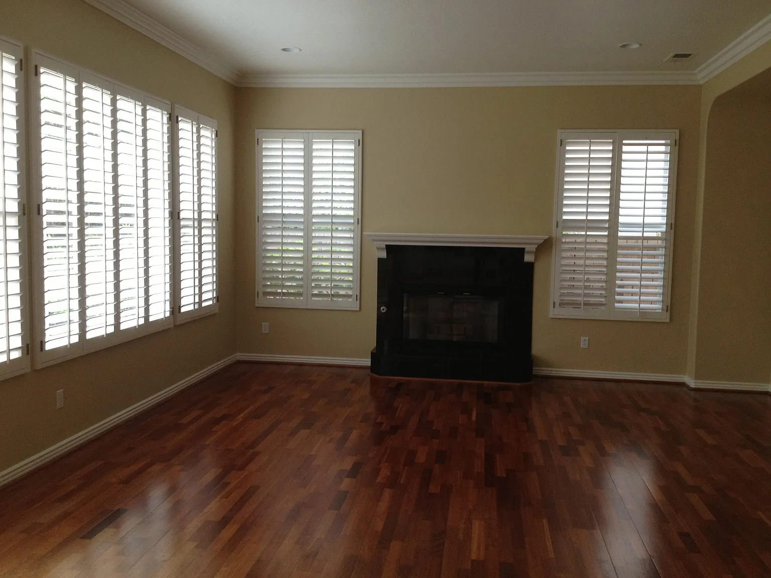 5 bed, 4.5 bath, 3922 sqft, $8,395 — Photo 3