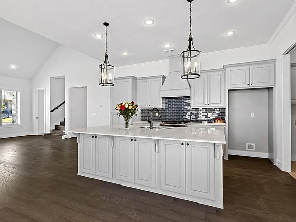 3rd image of 6200 SW Luna Ln