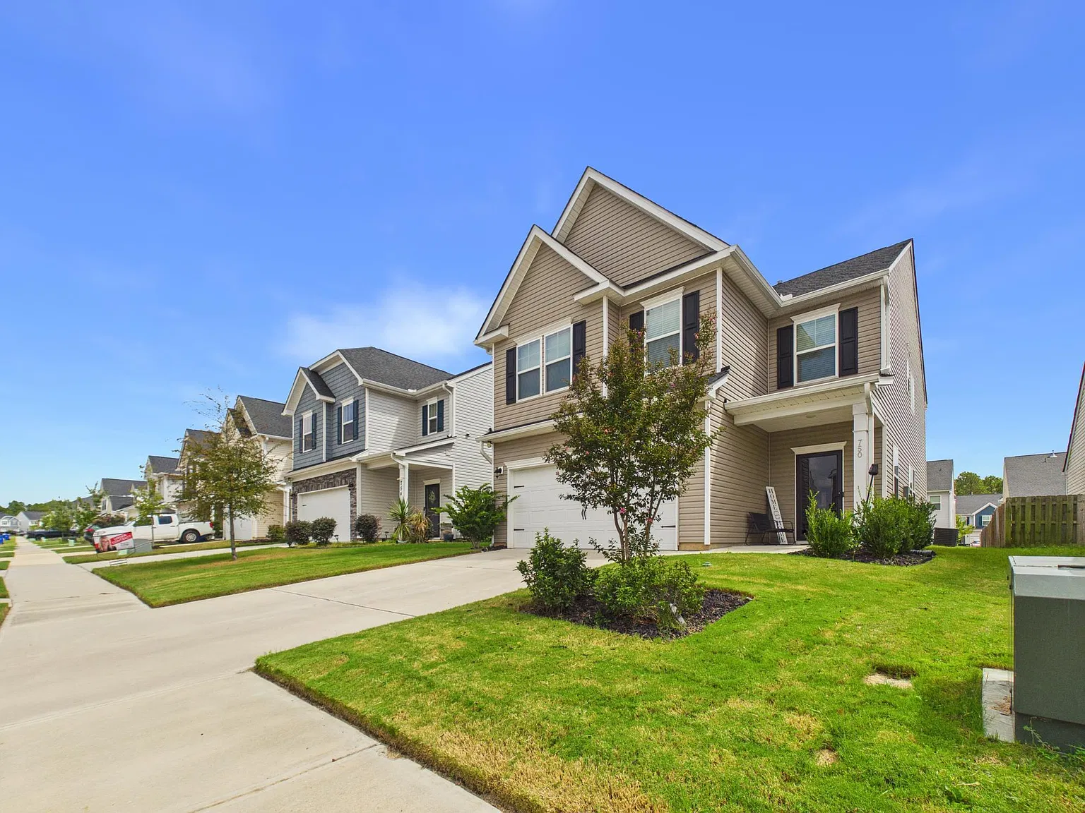 3 bed, 2.5 bath, 2264 sqft, $2,200 — Photo 4