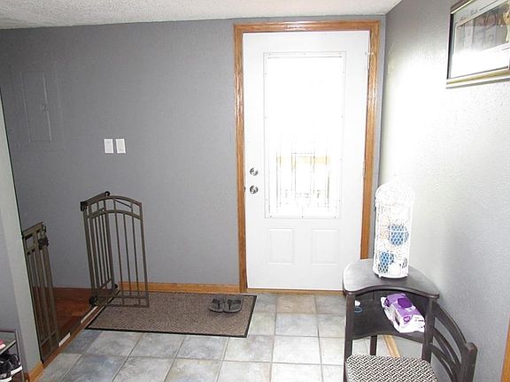2nd image of 1420 N View Dr