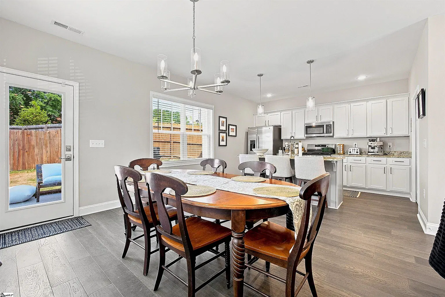 3 bed, 2.5 bath, 1399 sqft, $3,350 — Photo 3