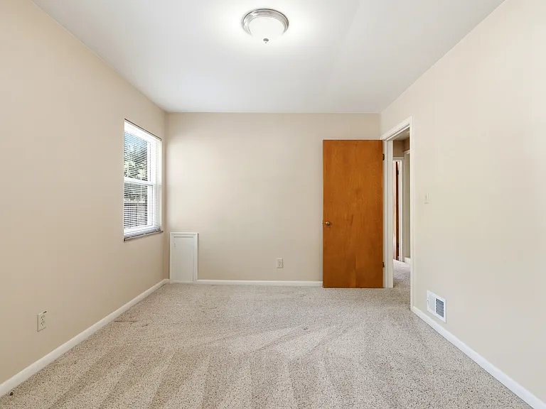 Second bedroom.