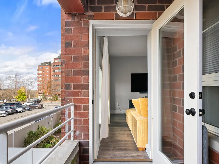 160 Burkhall St #212 — Photo 22