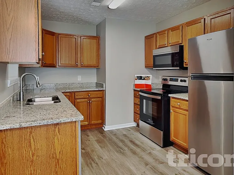 212 Dorchester Dr — Photo 6