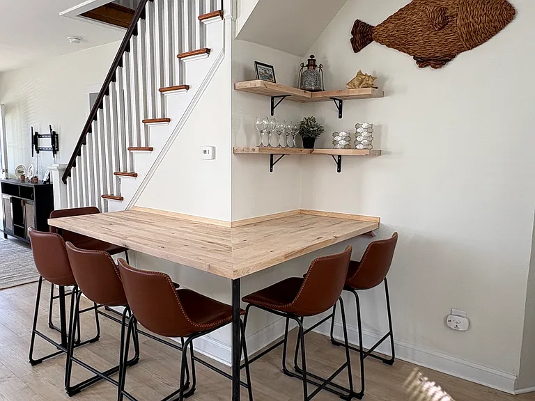 1032 Bay Ave — Photo 8