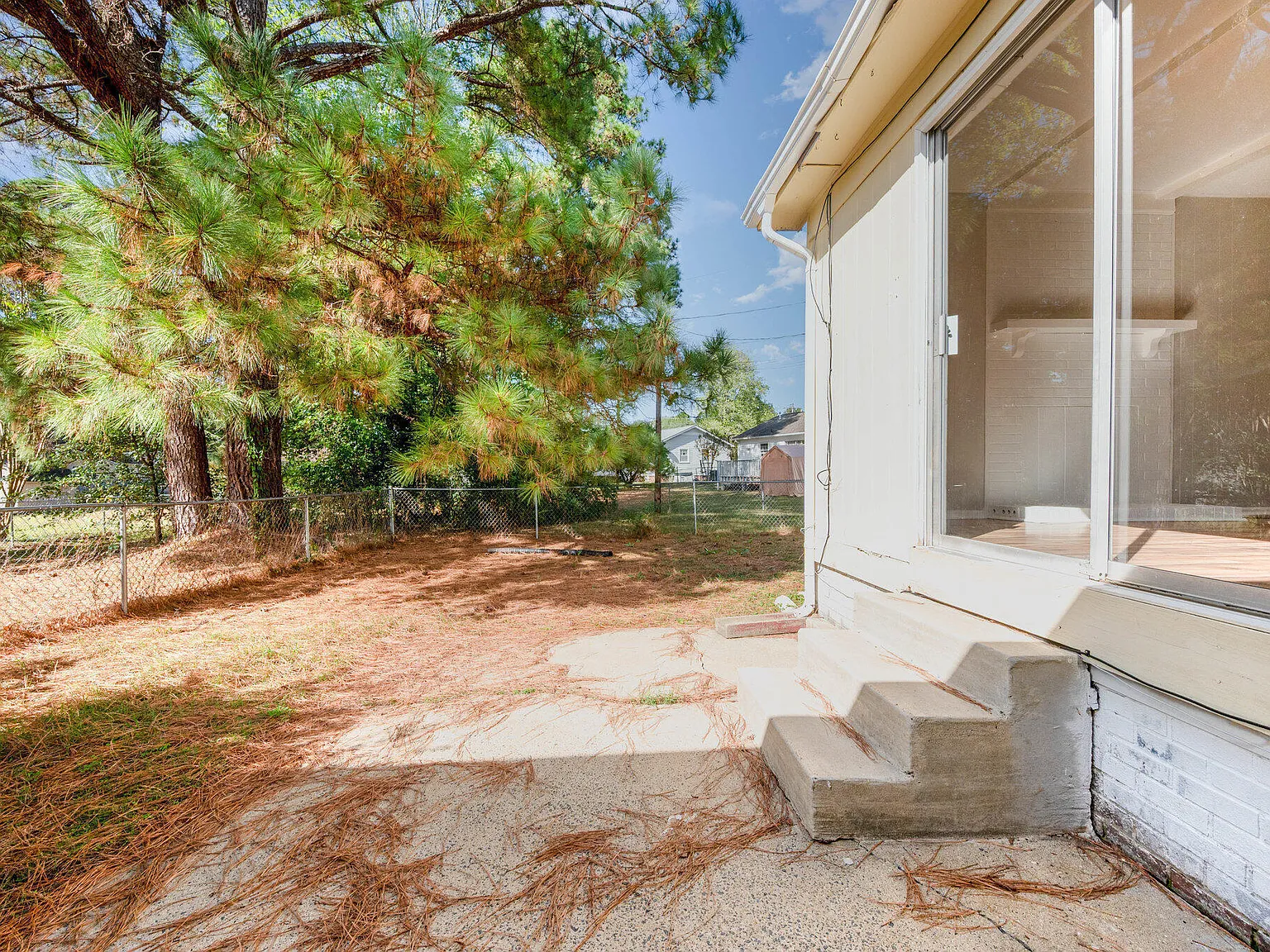 3 bed, 2.0 bath, 1379 sqft, $1,900 — Photo 3