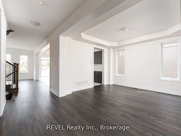 4568 Lyons Pkwy — Photo 3