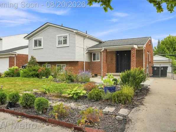 32438 Washington St, Livonia, MI 48150