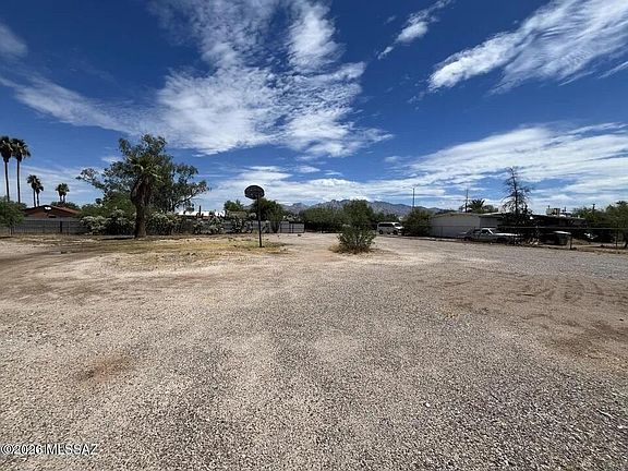 2nd image of 215 W Navajo Rd