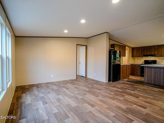 3rd image of 1323 Spruce Dr