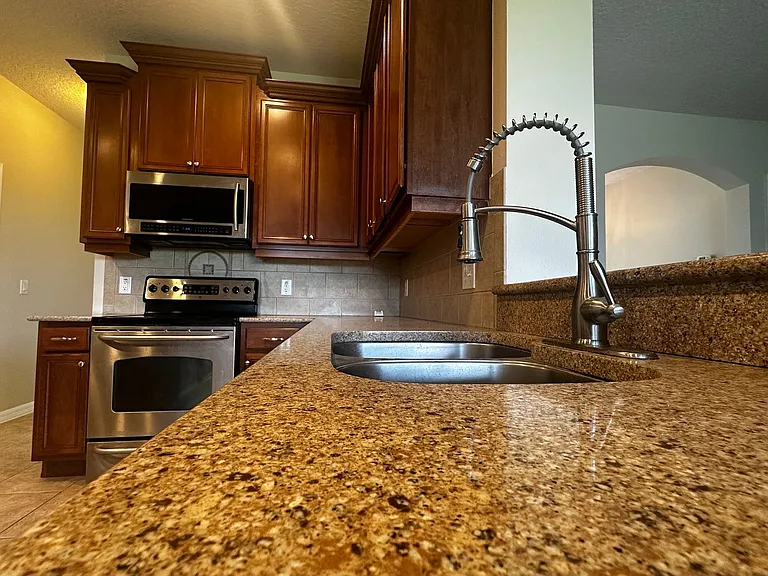 1904 Candlenut Cir — Photo 8