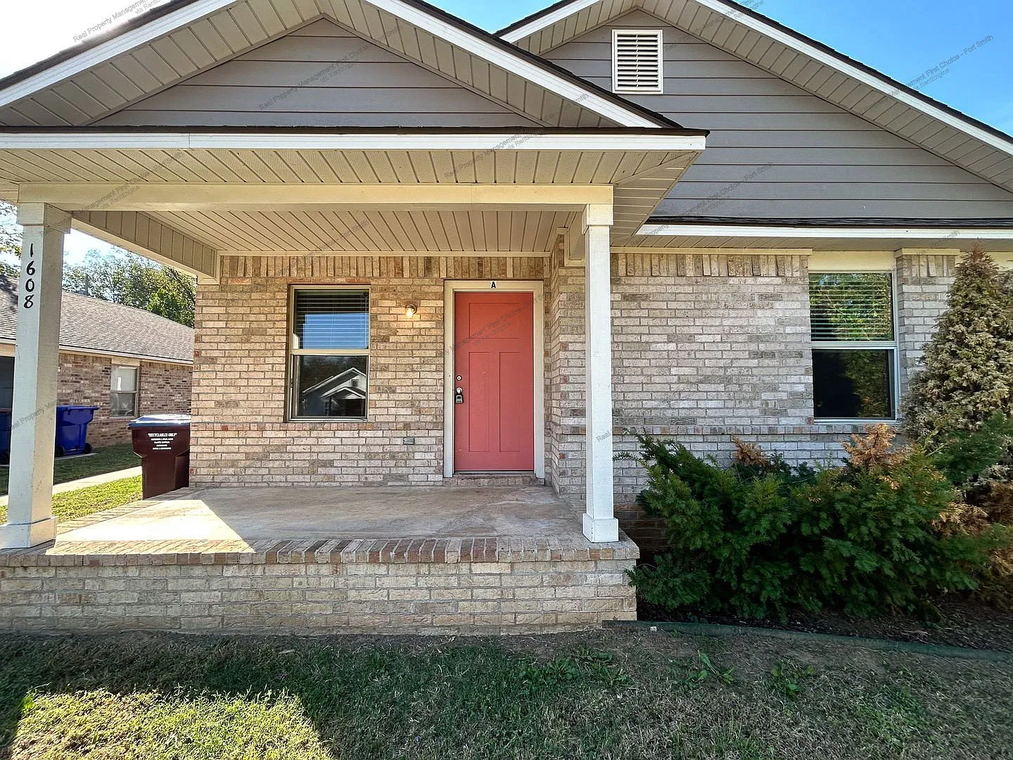 2 bed, 2.0 bath, 875 sqft, $900 — Photo 2