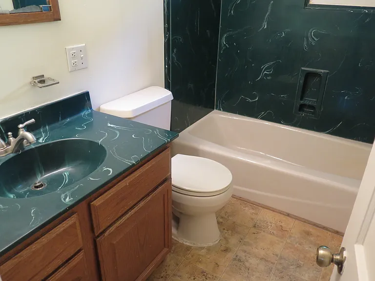 1208 Courtland Dr — Photo 3