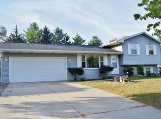 3283 E East Ridge Dr, Warsaw, IN 46582