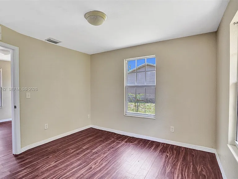 727 22nd St #B — Photo 11