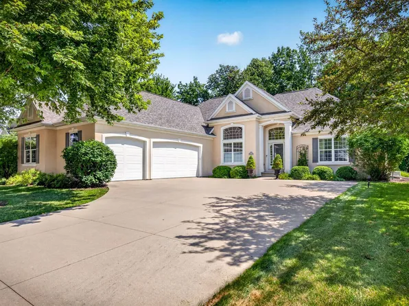 1568 Kingswood Dr, Neenah, WI 54956